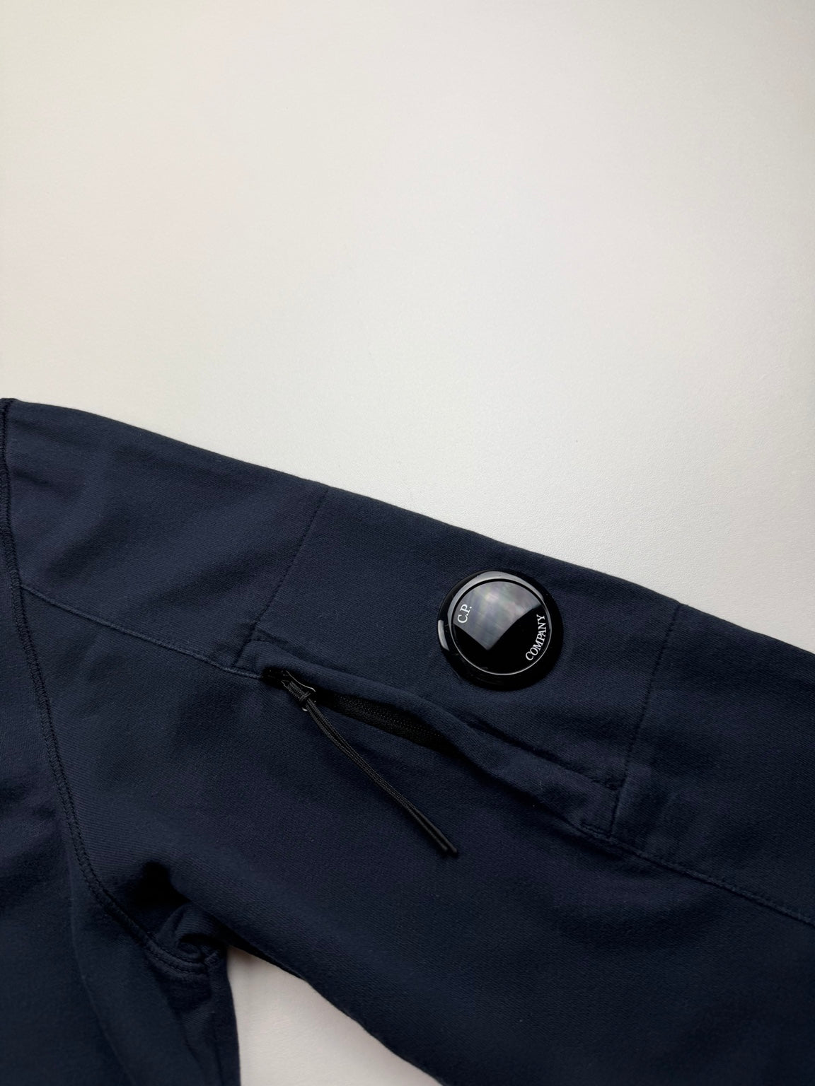 Pull à capuche C.P. Company Lens – Taille L – Bleu marine