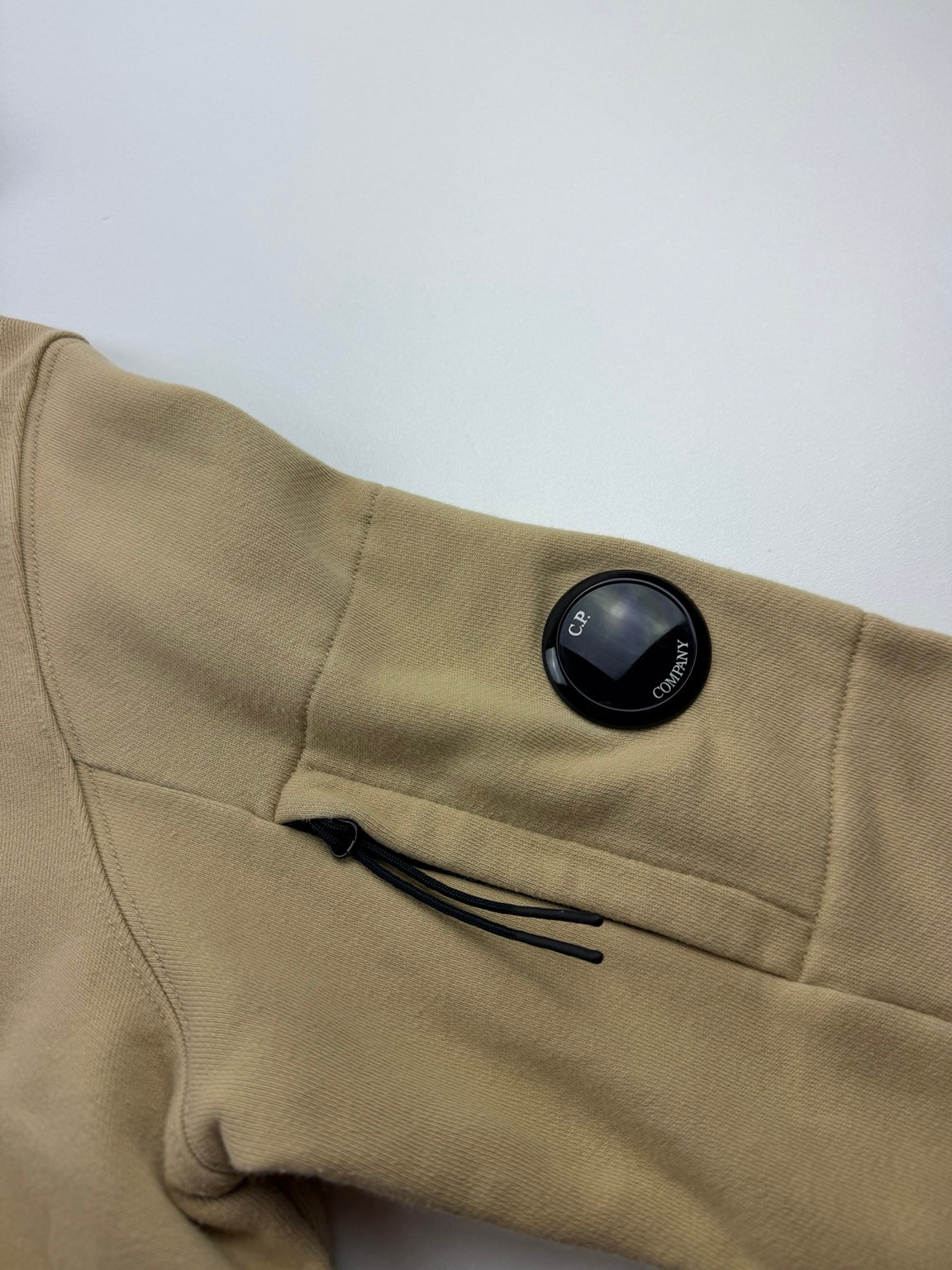 Pull à capuche C.P. Company Lens – Taille L – Beige kaki