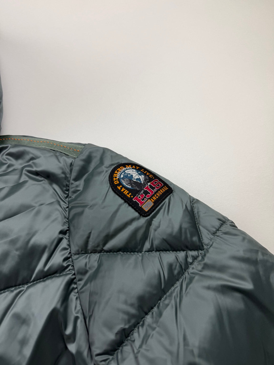 Doudoune à capuche Parajumpers Pharrell – Taille S – Vert bleuté