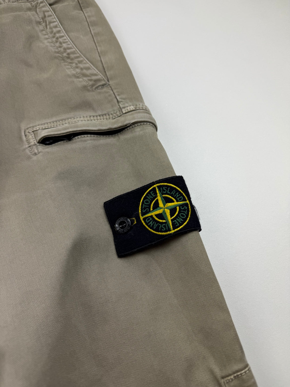Pantalon cargo Stone Island Type SK – Taille W34 – Beige kaki clair